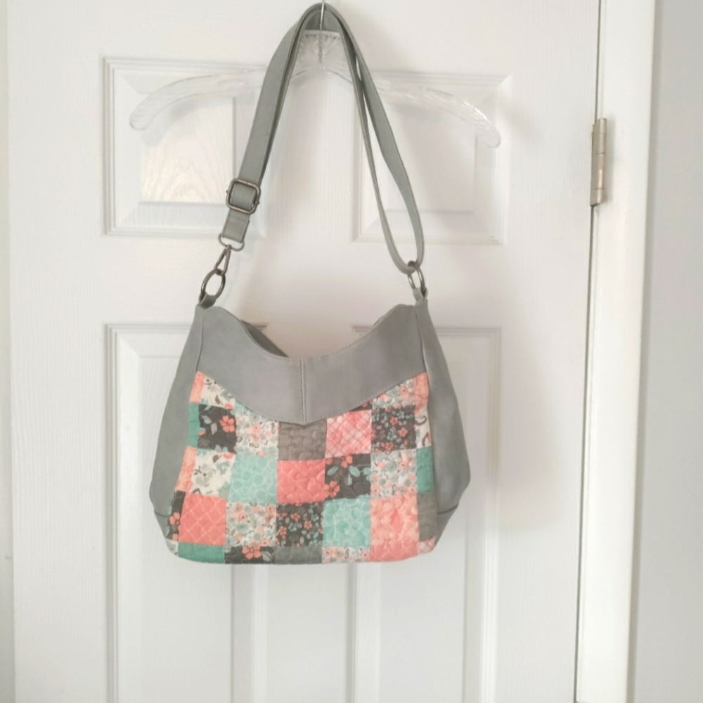 Donna Sharp Quilted Crossbody Bag With Pink and Blue Quilted Design